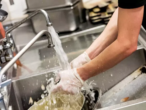 How to Wash Dishes in a Restaurant Sink Fast