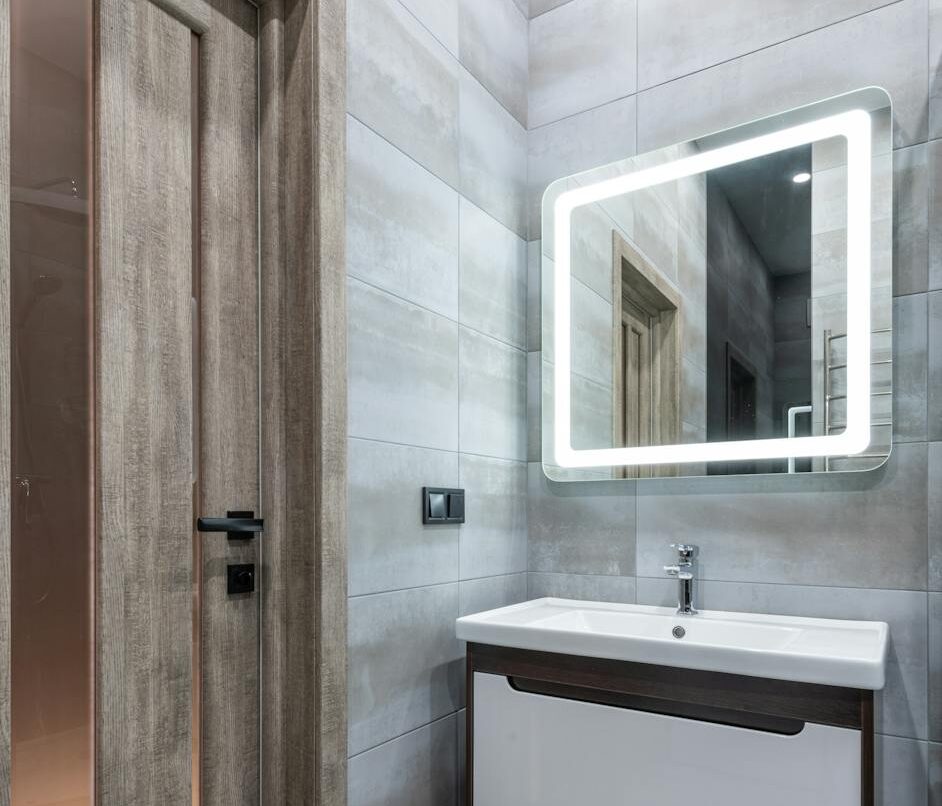 Can A Light Switch Be Near A Sink? (ADVICE & Information)